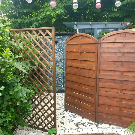 L'ermitage Au Sein D'un Jardin Foret Pres De L'ocean Camping *